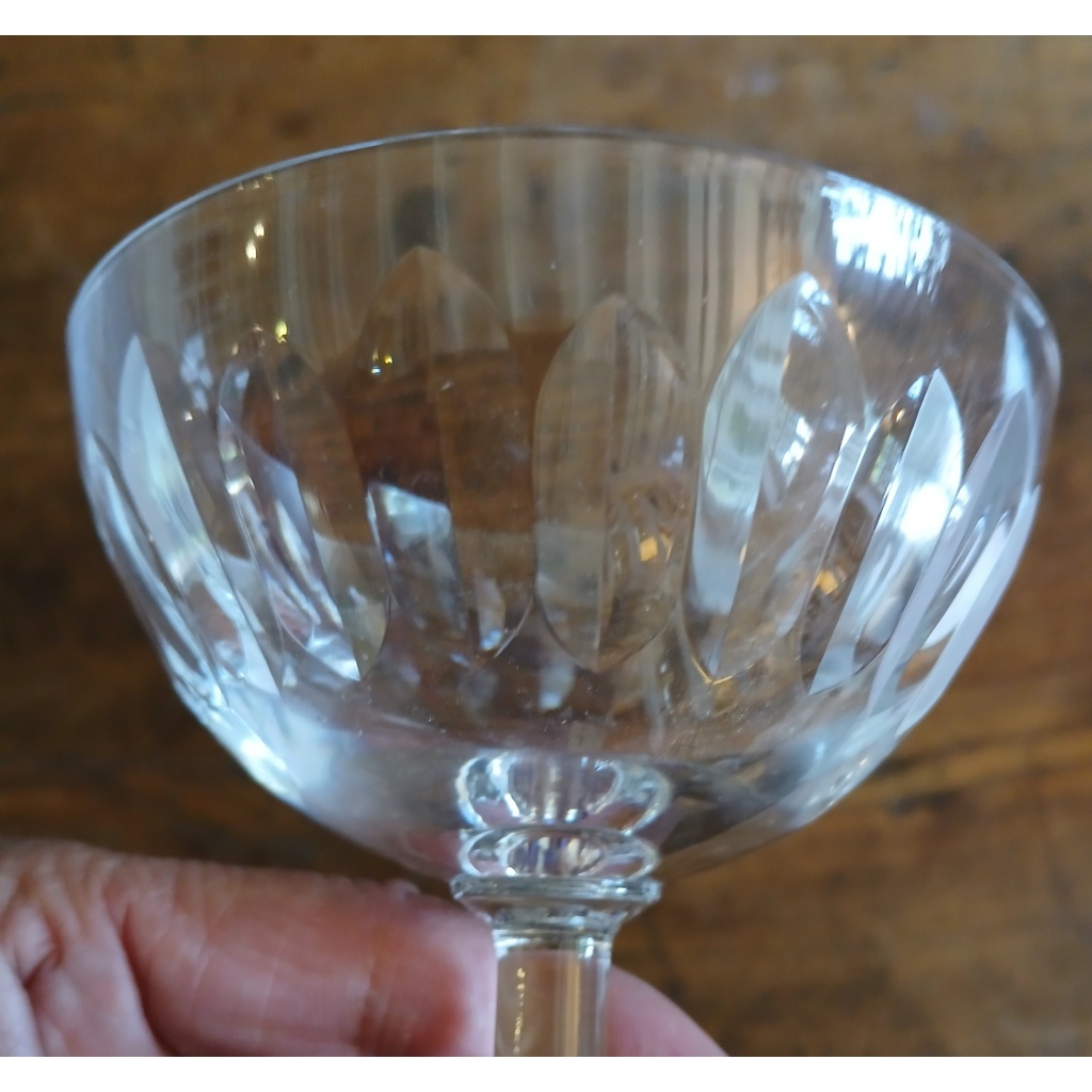 11 coupes en cristal Signées Baccarat Modèle Cassino 6