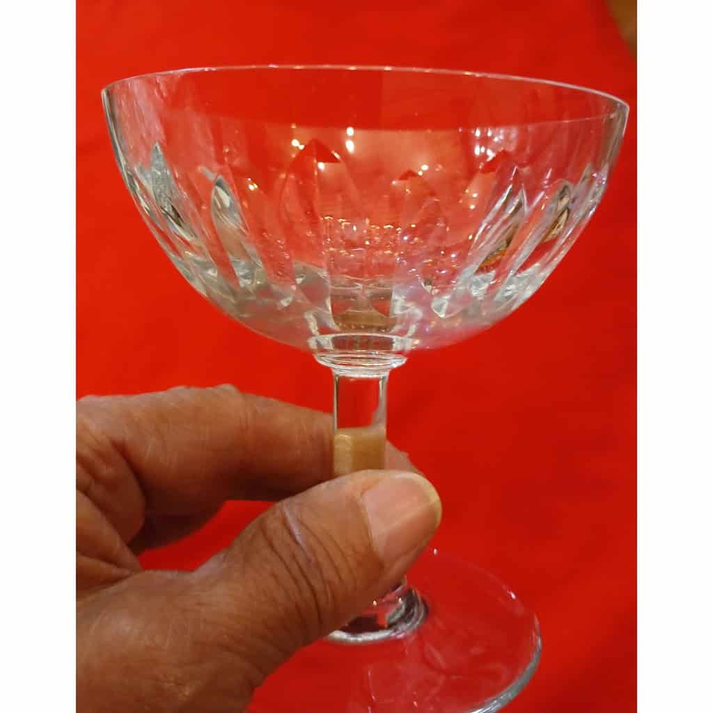 11 coupes en cristal Signées Baccarat Modèle Cassino 4