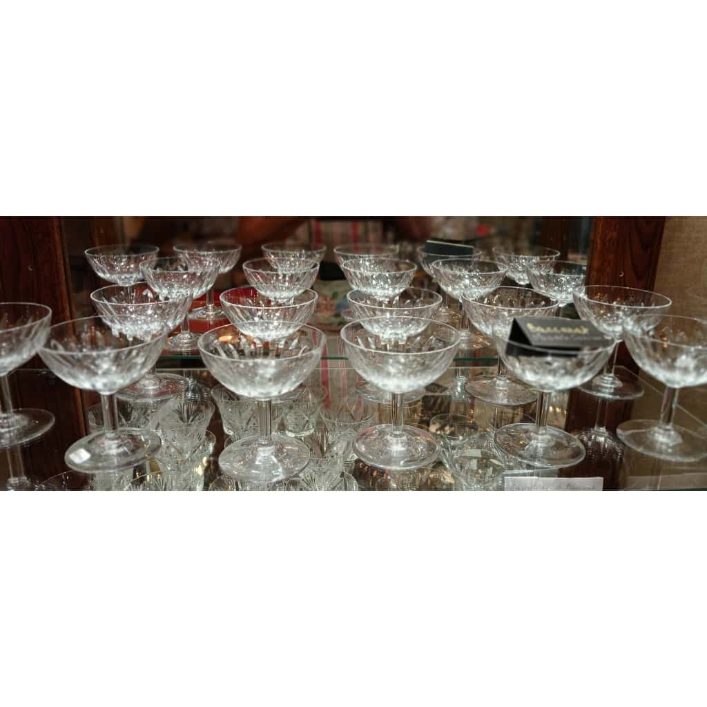 11 coupes en cristal Signées Baccarat Modèle Cassino 5