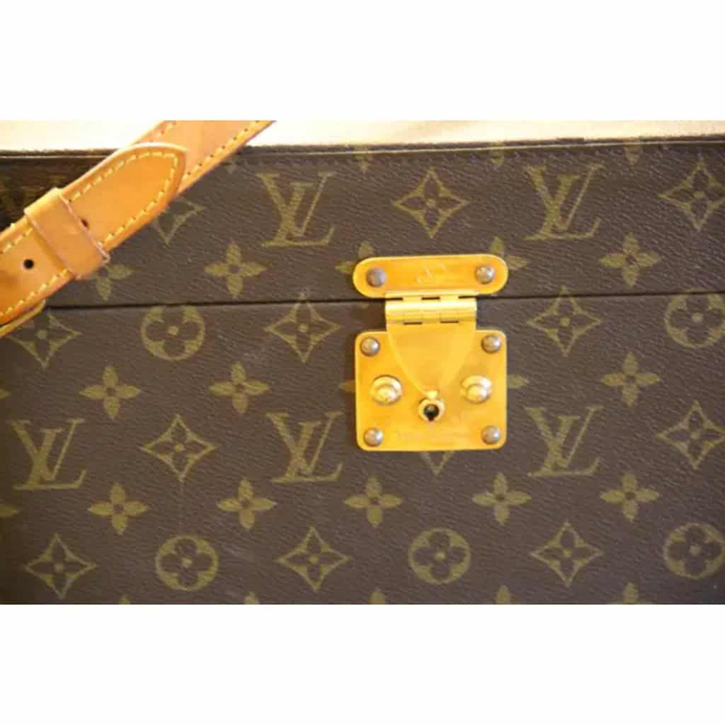 Vanity case Louis Vuitton à bandoulière. 5
