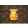 Vanity case Louis Vuitton à bandoulière. 24