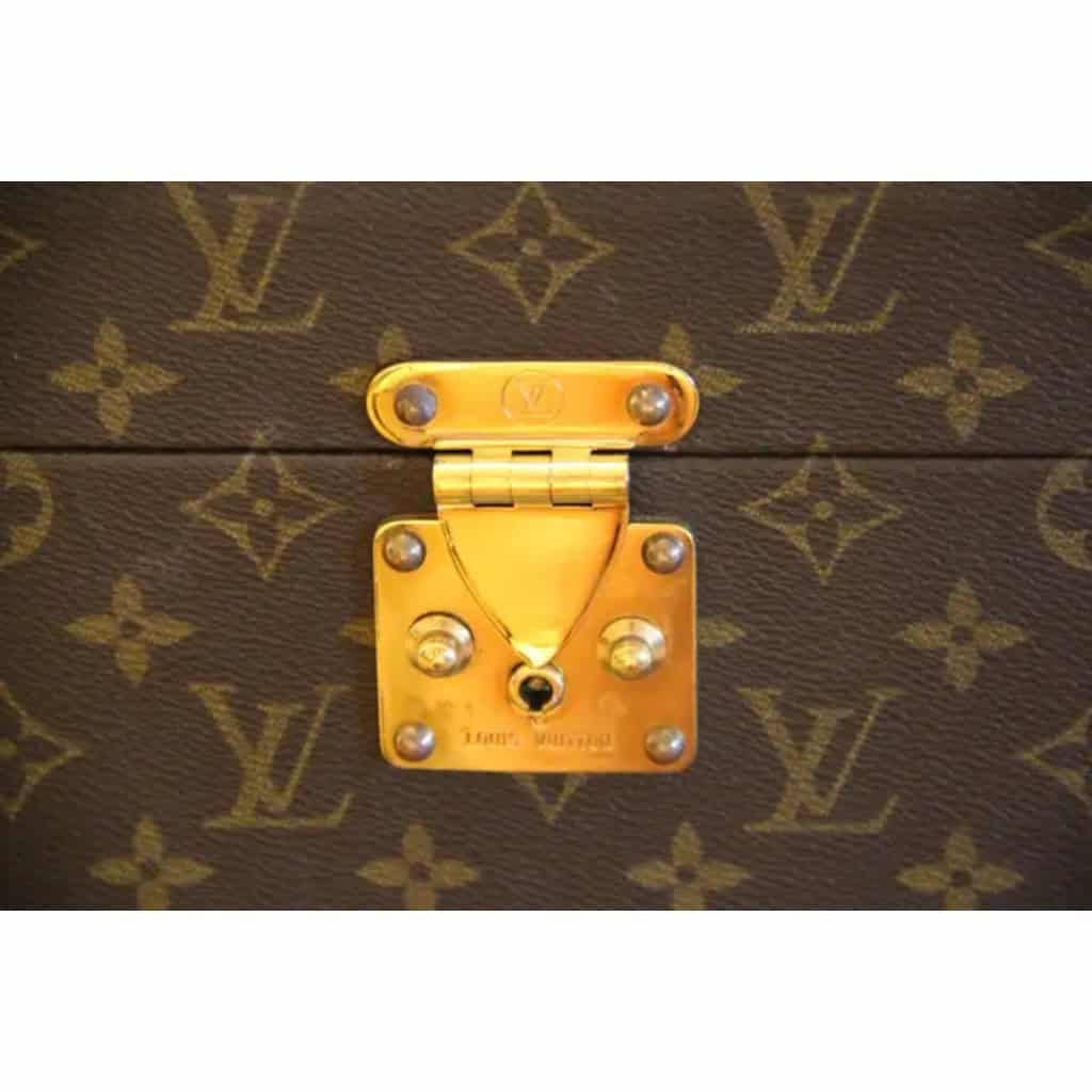 Vanity case Louis Vuitton à bandoulière. 7