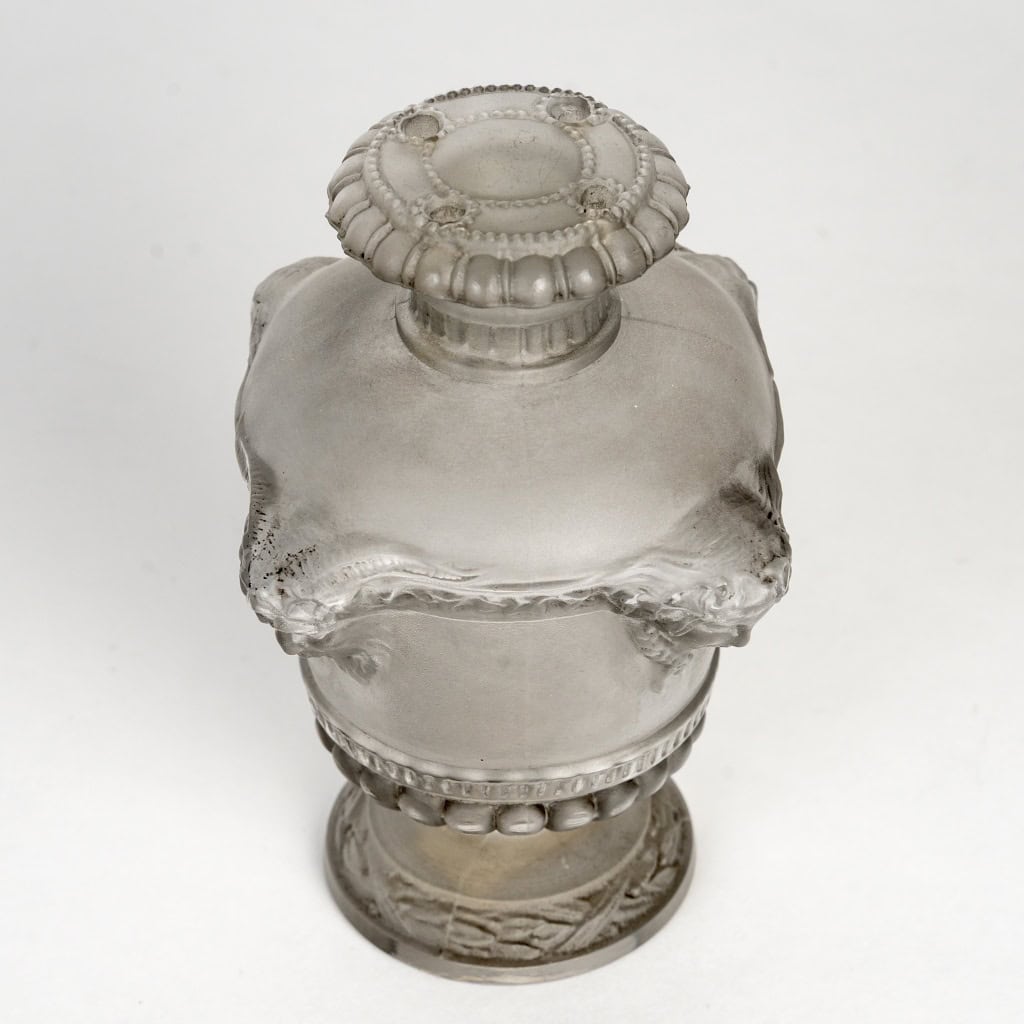 1925 René Lalique – Flacon « Bouquet de Faunes » verre blanc patiné gris pour Guerlain 5