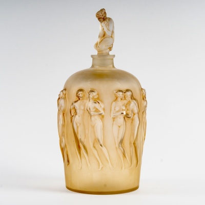1920 René Lalique – Vase 12 Douze Figurines avec Bouchon Verre Blanc Patiné Sépia