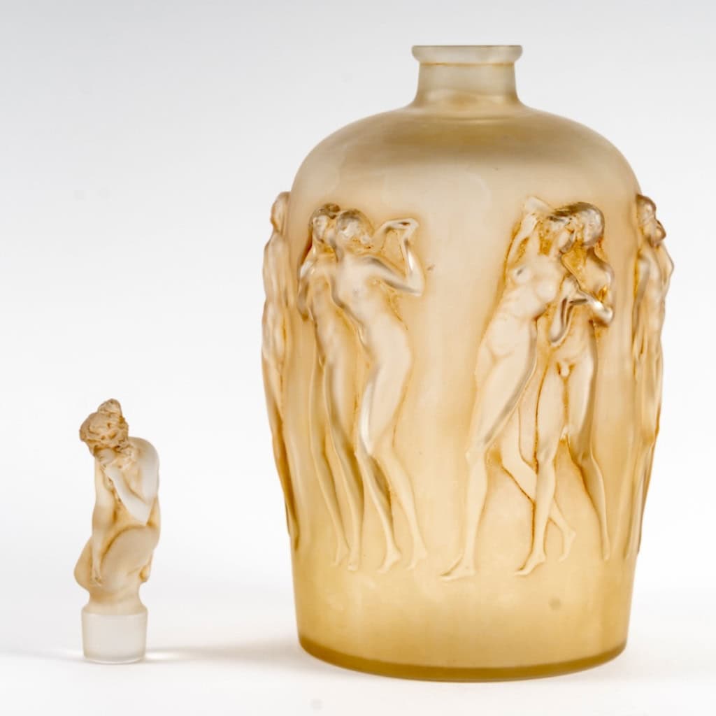 1920 René Lalique – Vase 12 Douze Figurines avec Bouchon Verre Blanc Patiné Sépia 7
