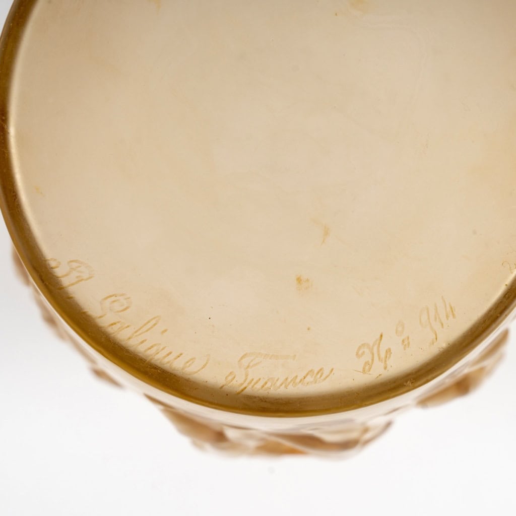 1920 René Lalique – Vase 12 Douze Figurines avec Bouchon Verre Blanc Patiné Sépia 10
