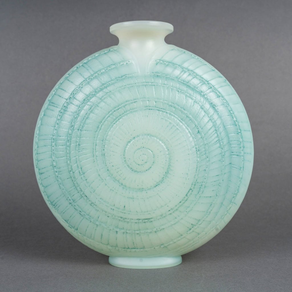 1920 René Lalique – Vase Escargot Verre Opalescent Patiné Bleu Vert 3