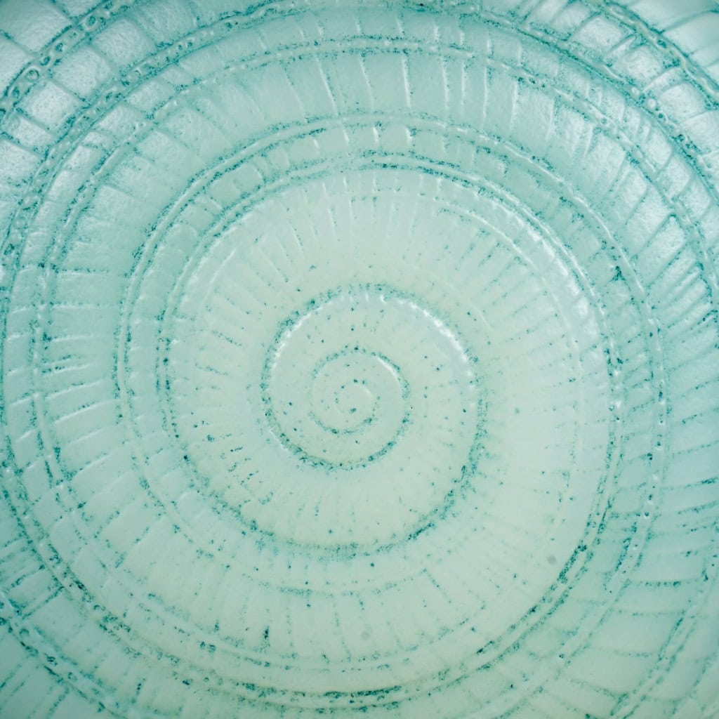 1920 René Lalique – Vase Escargot Verre Opalescent Patiné Bleu Vert 7