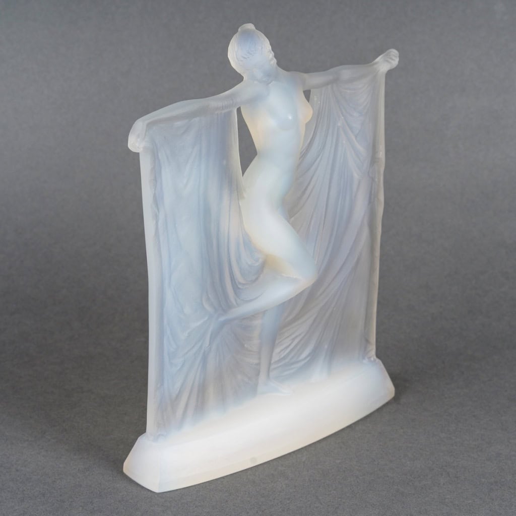 1925 René Lalique – Statuette Suzanne Verre Opalescent 4