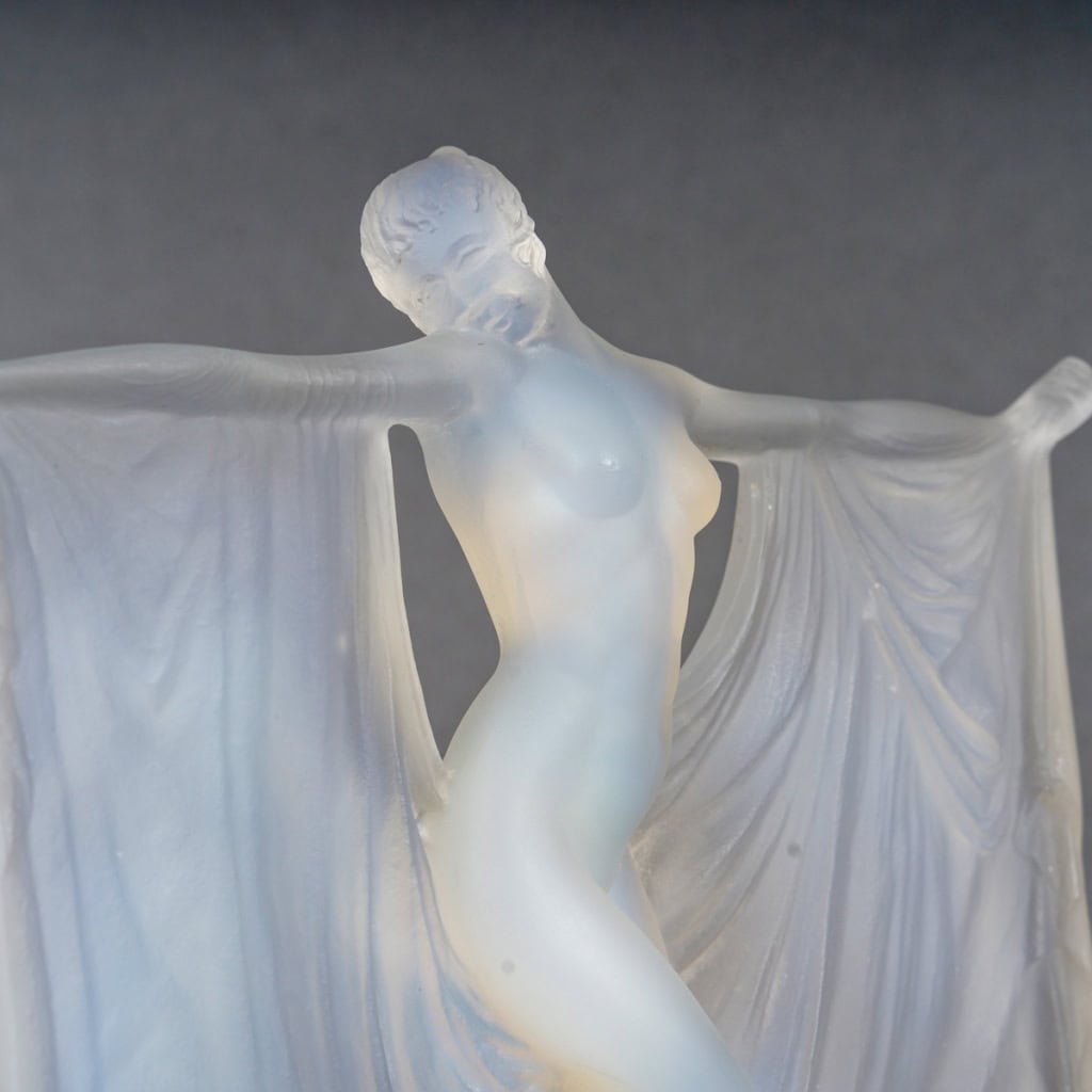 1925 René Lalique – Statuette Suzanne Verre Opalescent 6