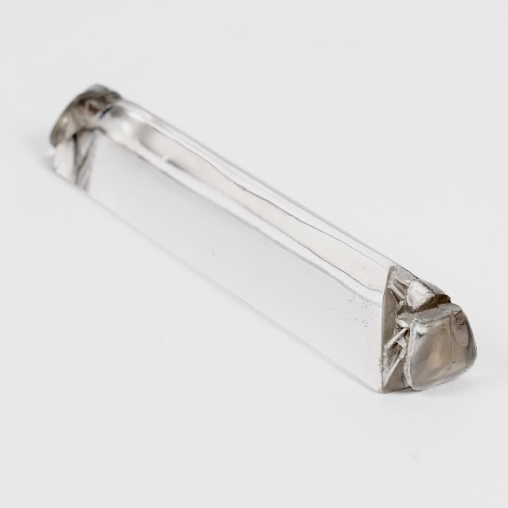 1924 René Lalique – Suite de Six Porte-Couteaux Scarabées Verre Blanc Patiné Gris 6