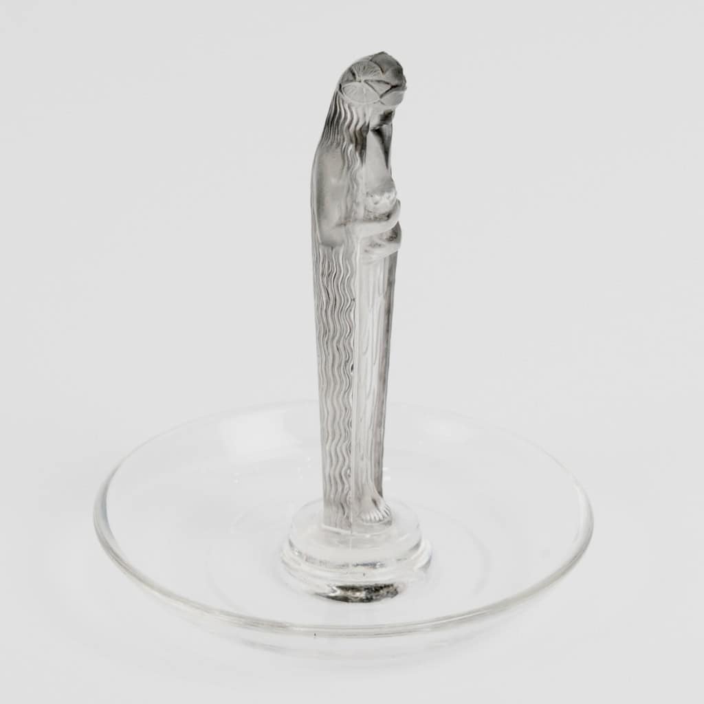 1925 René Lalique – Baguier Cendrier Statuette Source de la Fontaine Verre Blanc Patiné Gris 4