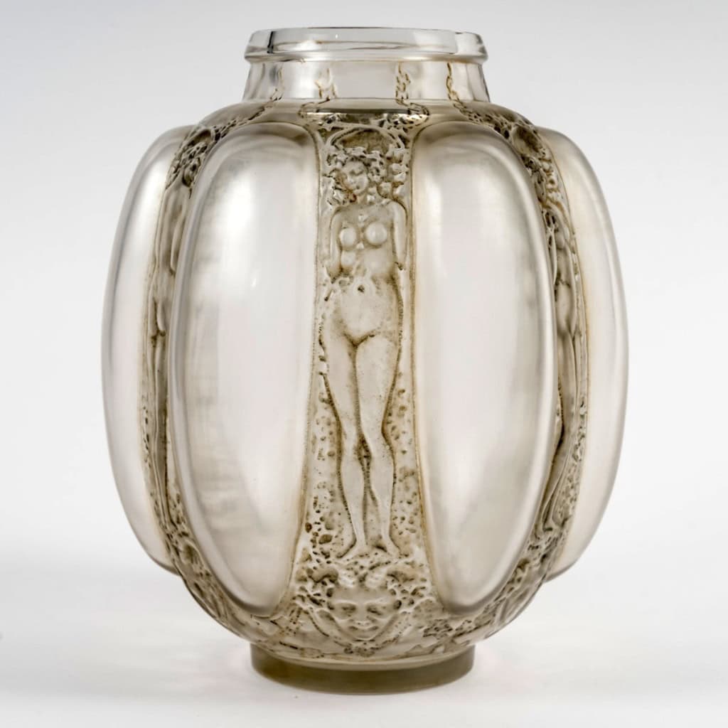 1912 René Lalique – Vase Six Figurines et Masques Verre Blanc Patiné Gris Vert 4