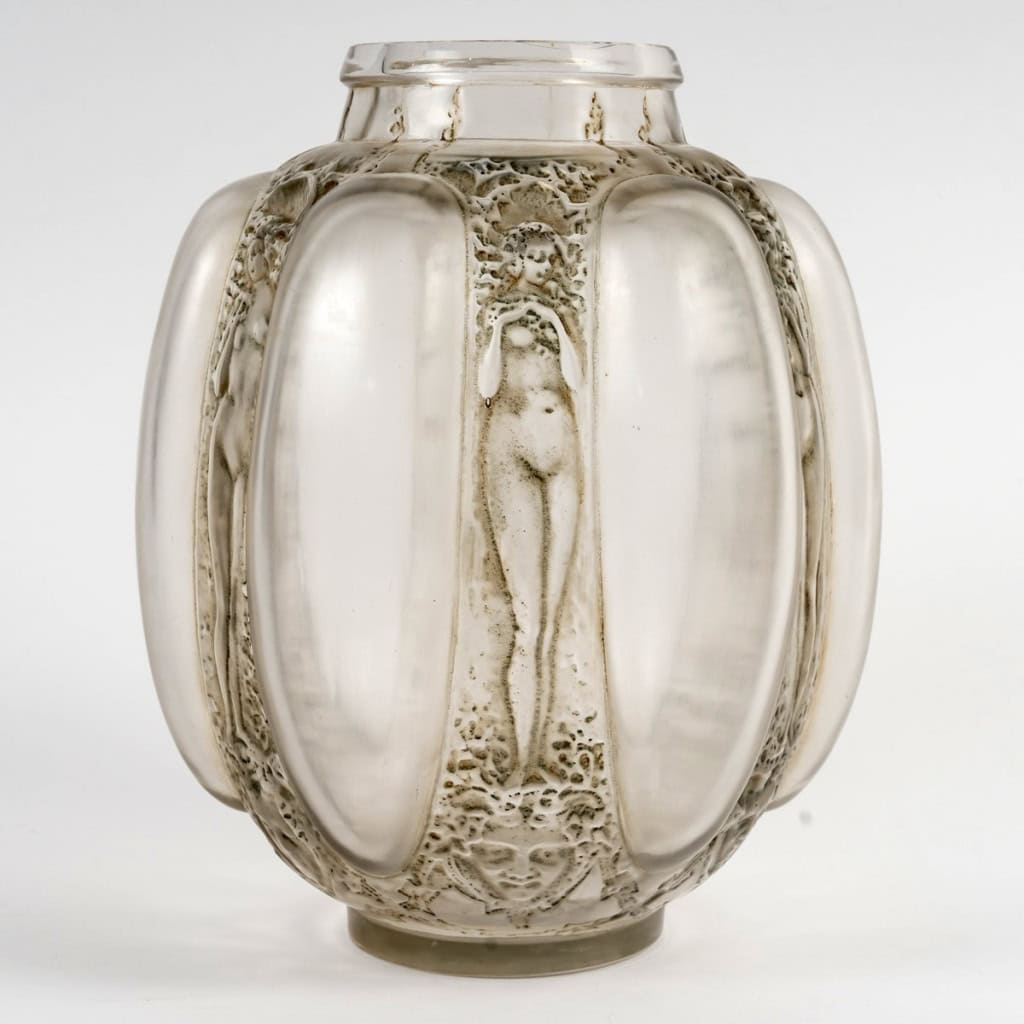 1912 René Lalique – Vase Six Figurines et Masques Verre Blanc Patiné Gris Vert 8
