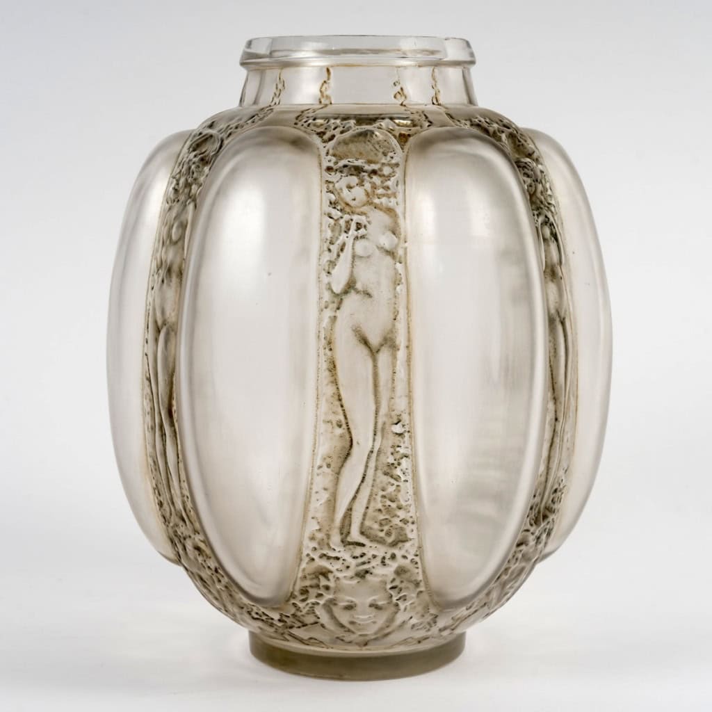 1912 René Lalique – Vase Six Figurines et Masques Verre Blanc Patiné Gris Vert 9