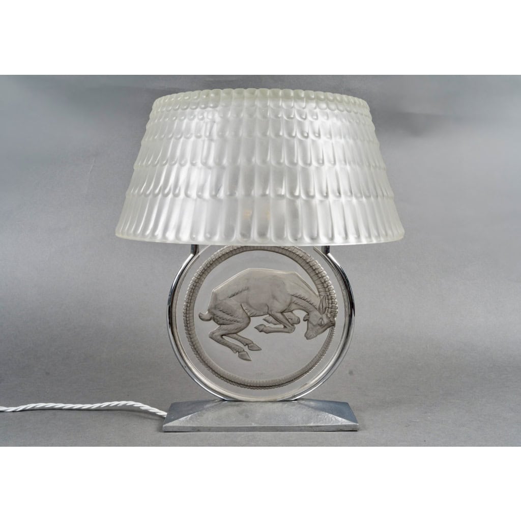 1931 René Lalique – Lampe Art Déco Bélier Verre Blanc Patiné Gris 4