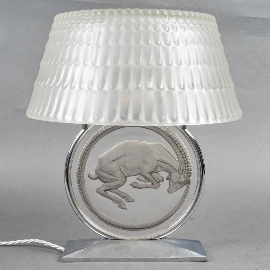 1931 René Lalique – Lampe Art Déco Bélier Verre Blanc Patiné Gris 3