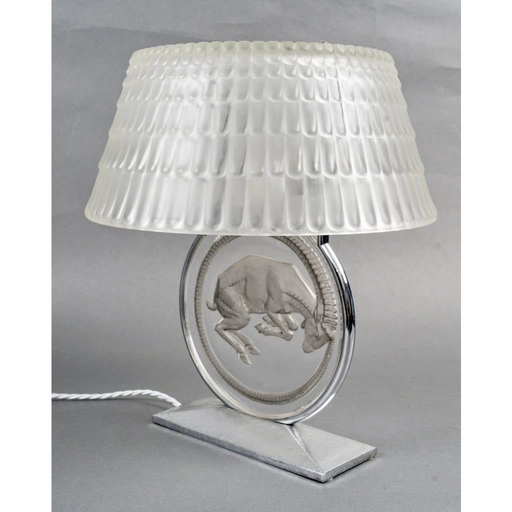 1931 René Lalique – Lampe Art Déco Bélier Verre Blanc Patiné Gris 5