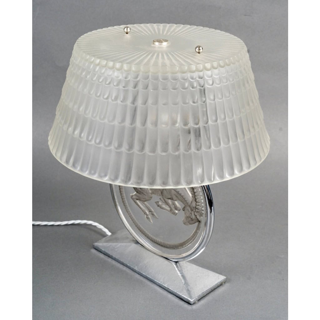 1931 René Lalique – Lampe Art Déco Bélier Verre Blanc Patiné Gris 6