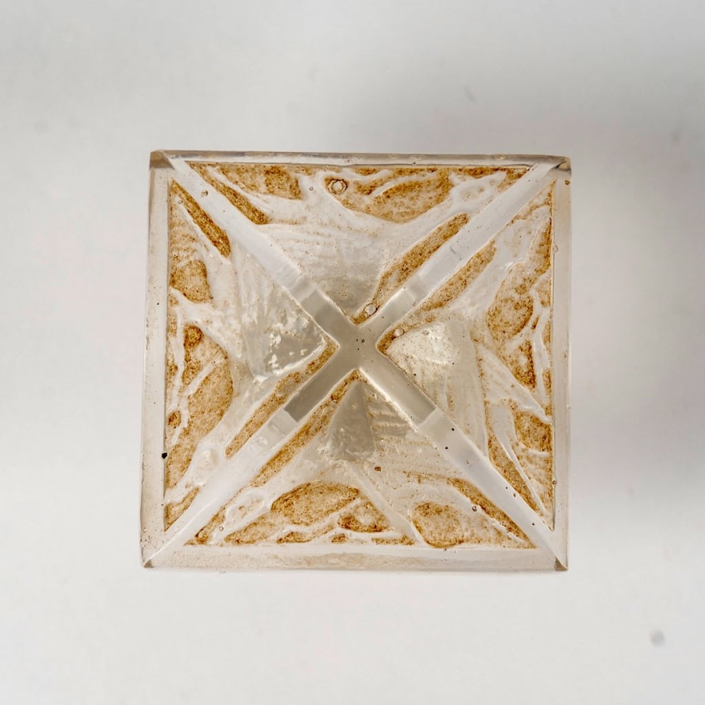 1911 René Lalique – Flacon Quatre Aigles Verre Blanc Patiné Sépia 8
