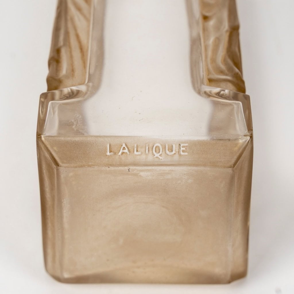 1911 René Lalique – Flacon Quatre Aigles Verre Blanc Patiné Sépia 9