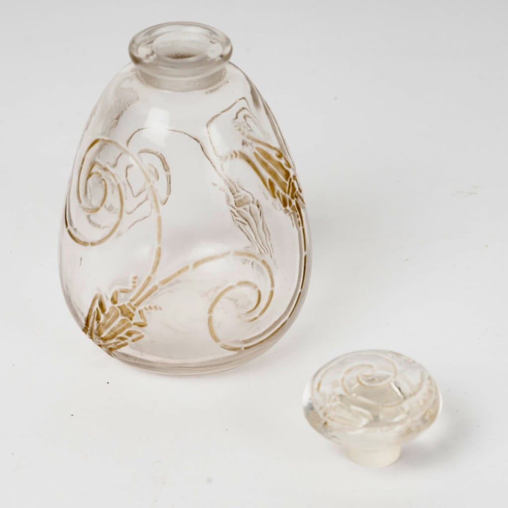 1912 René Lalique – Flacon Capricornes Verre Blanc Patiné Sépia 6