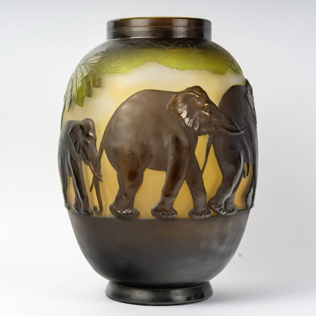 1925 Emile Gallé – Vase Eléphants Verre Multicouche Brun, Jaune et Vert 4