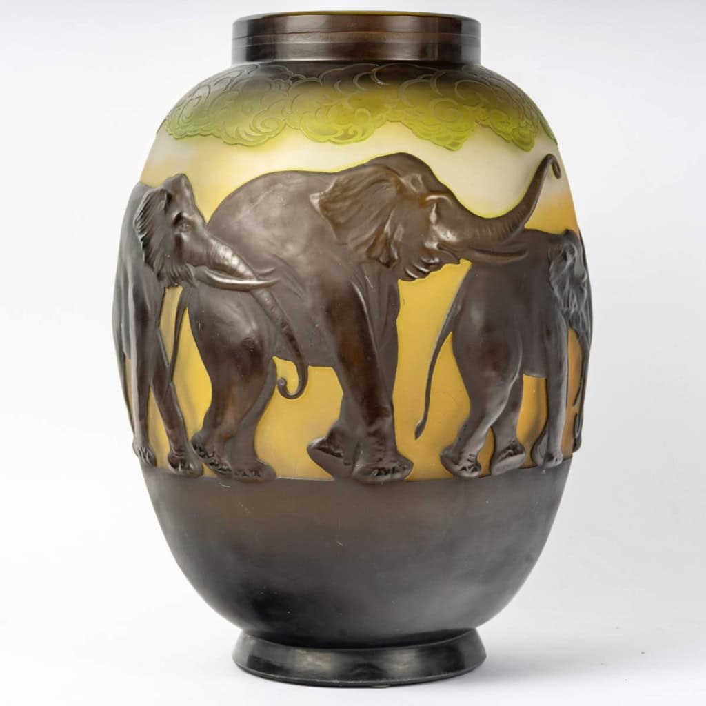 1925 Emile Gallé – Vase Eléphants Verre Multicouche Brun, Jaune et Vert 5