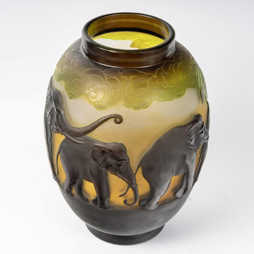 1925 Emile Gallé – Vase Eléphants Verre Multicouche Brun, Jaune et Vert 6