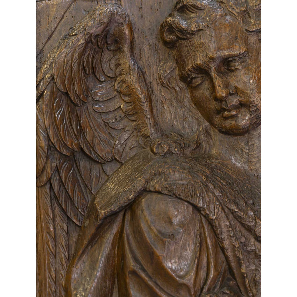 Paire de panneaux en bois sculpté d’anges musiciens. 10
