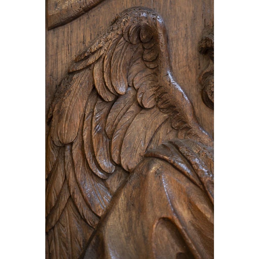 Paire de panneaux en bois sculpté d’anges musiciens. 8