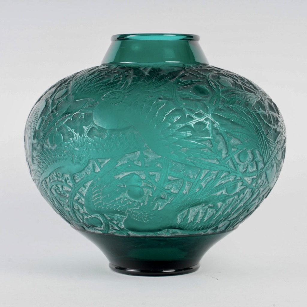 1924 René Lalique – Vase Aras Verre Vert Canard Patiné Blanc 4