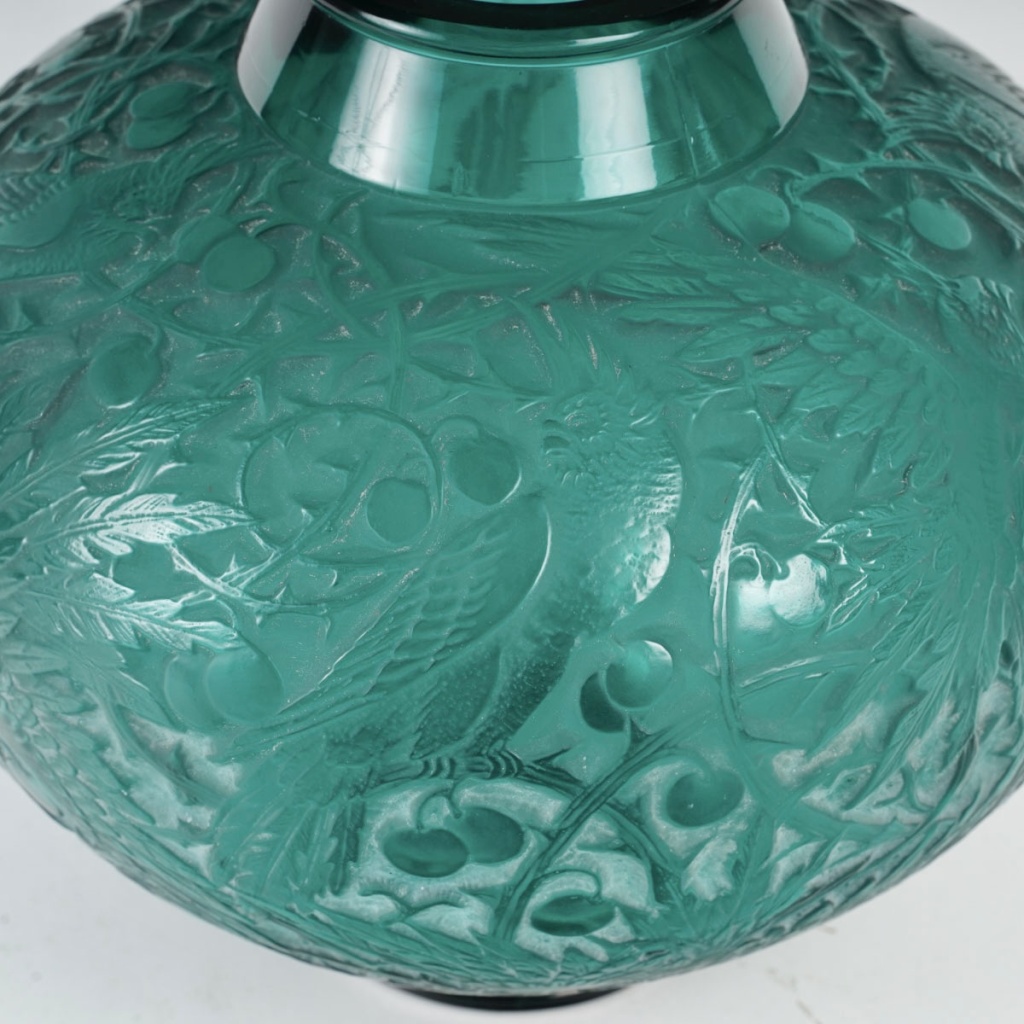 1924 René Lalique – Vase Aras Verre Vert Canard Patiné Blanc 7