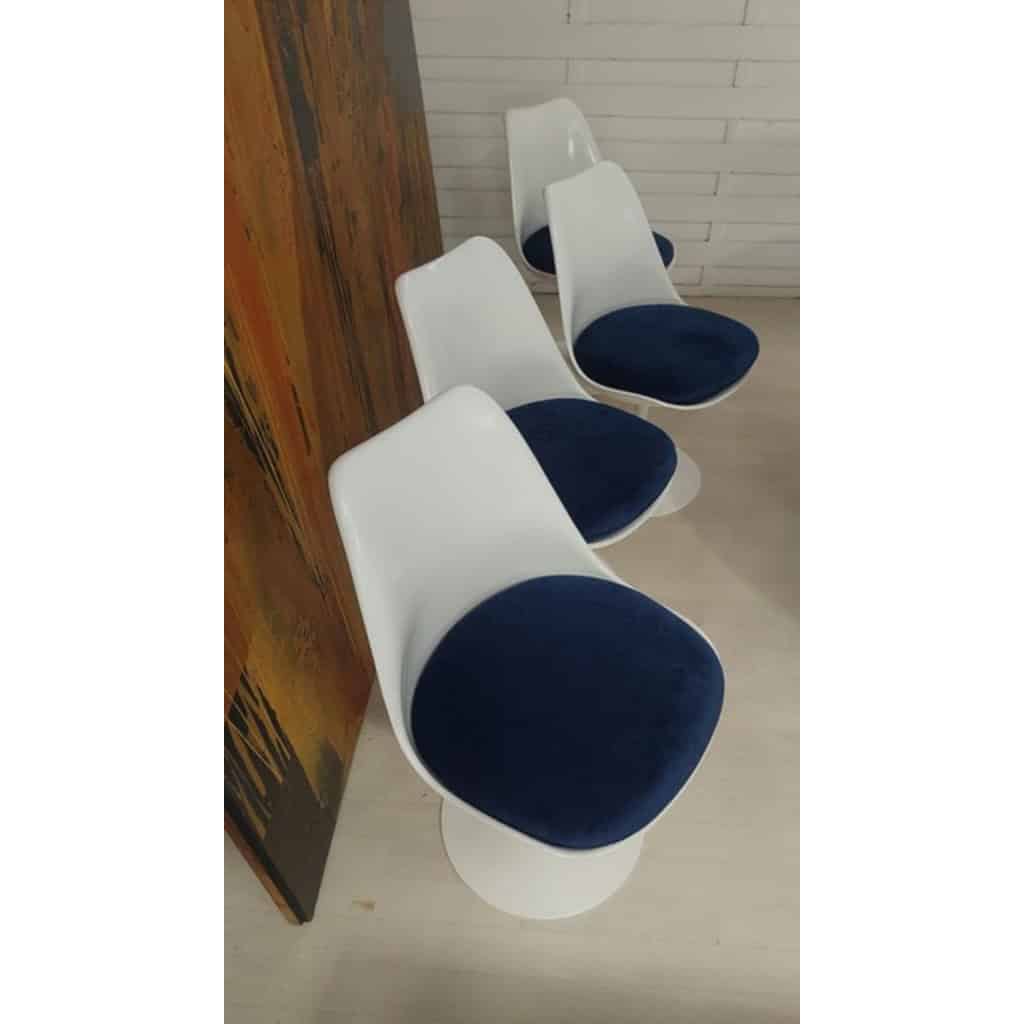 Eero SAARINEN (1910-1961) & KNOLL INTERNATIONAL (éditeur) 4 chaises pivotantes 5