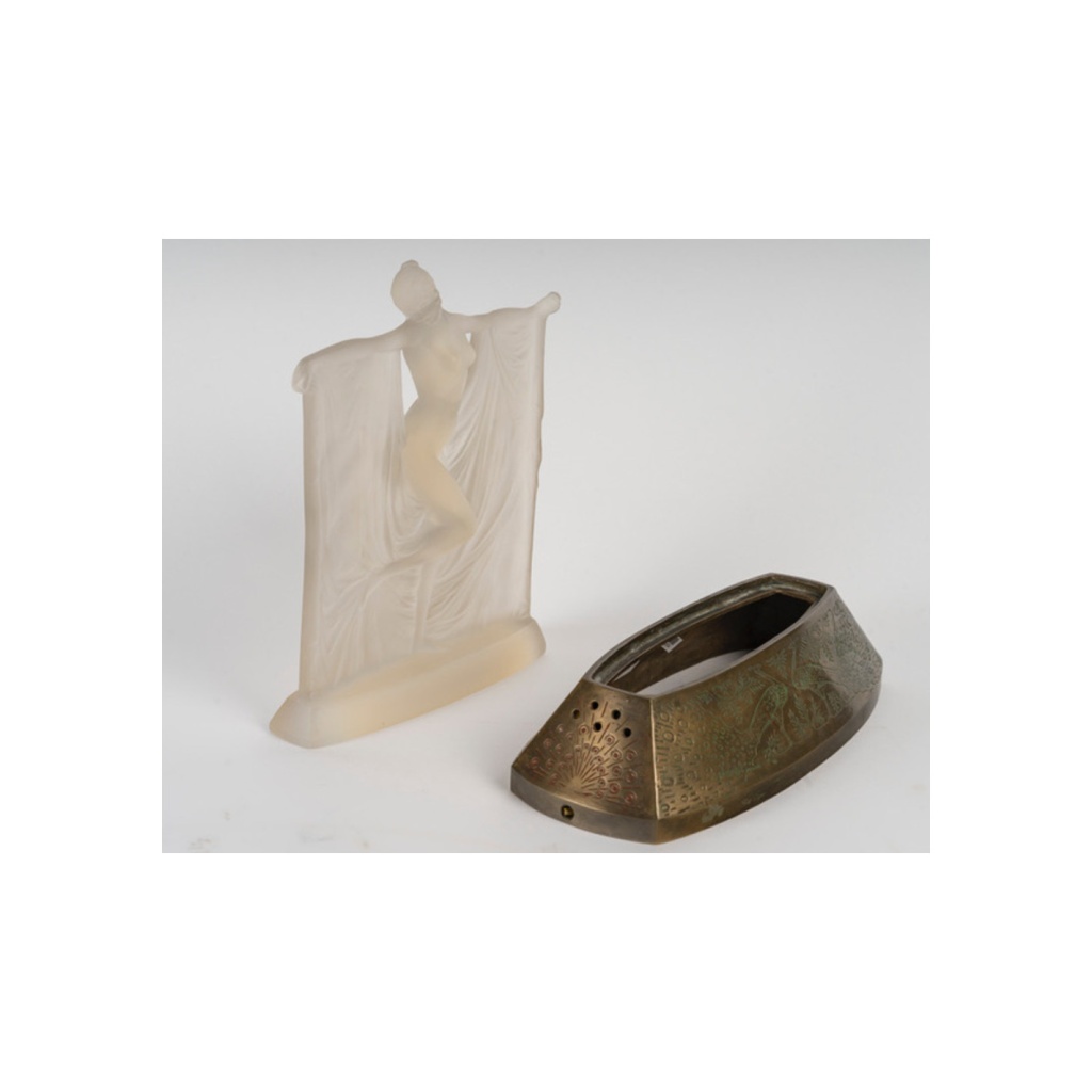 1925 René Lalique – Statuette ‘Suzanne’ verre opalescent 11