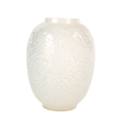 Rene Lalique -Vase ‘Ecailles’ Verre Opalescent