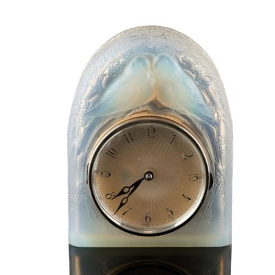 RENE LALIQUE (1860-1945) Pendule «Deux colombes»