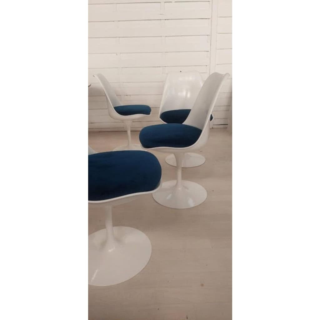 Eero SAARINEN (1910-1961) & KNOLL INTERNATIONAL (éditeur) 4 chaises pivotantes 4