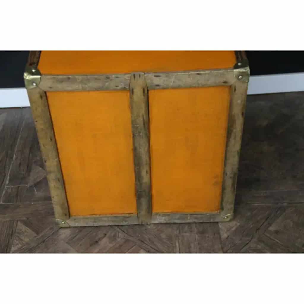Malle Moynat à chapeaux , forme cube en toile orange. 17