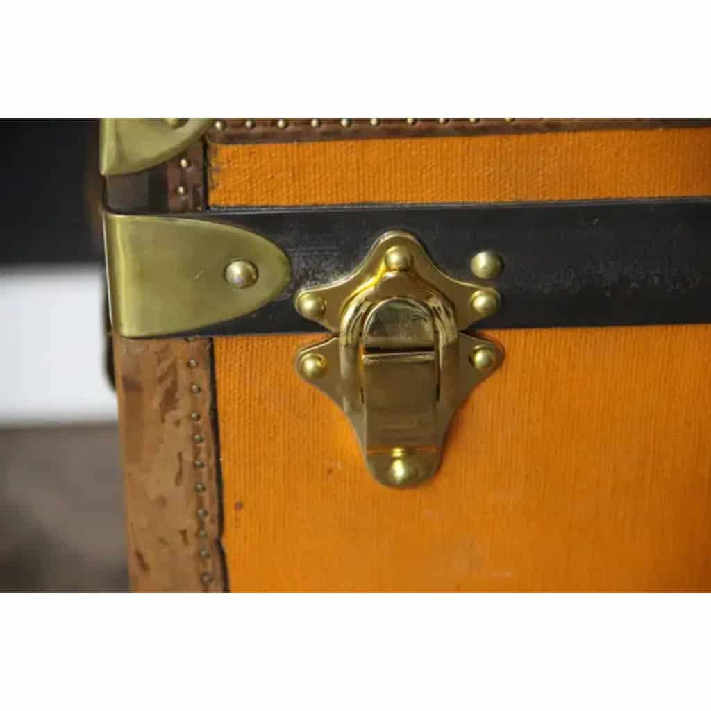 Malle Moynat à chapeaux , forme cube en toile orange. 5