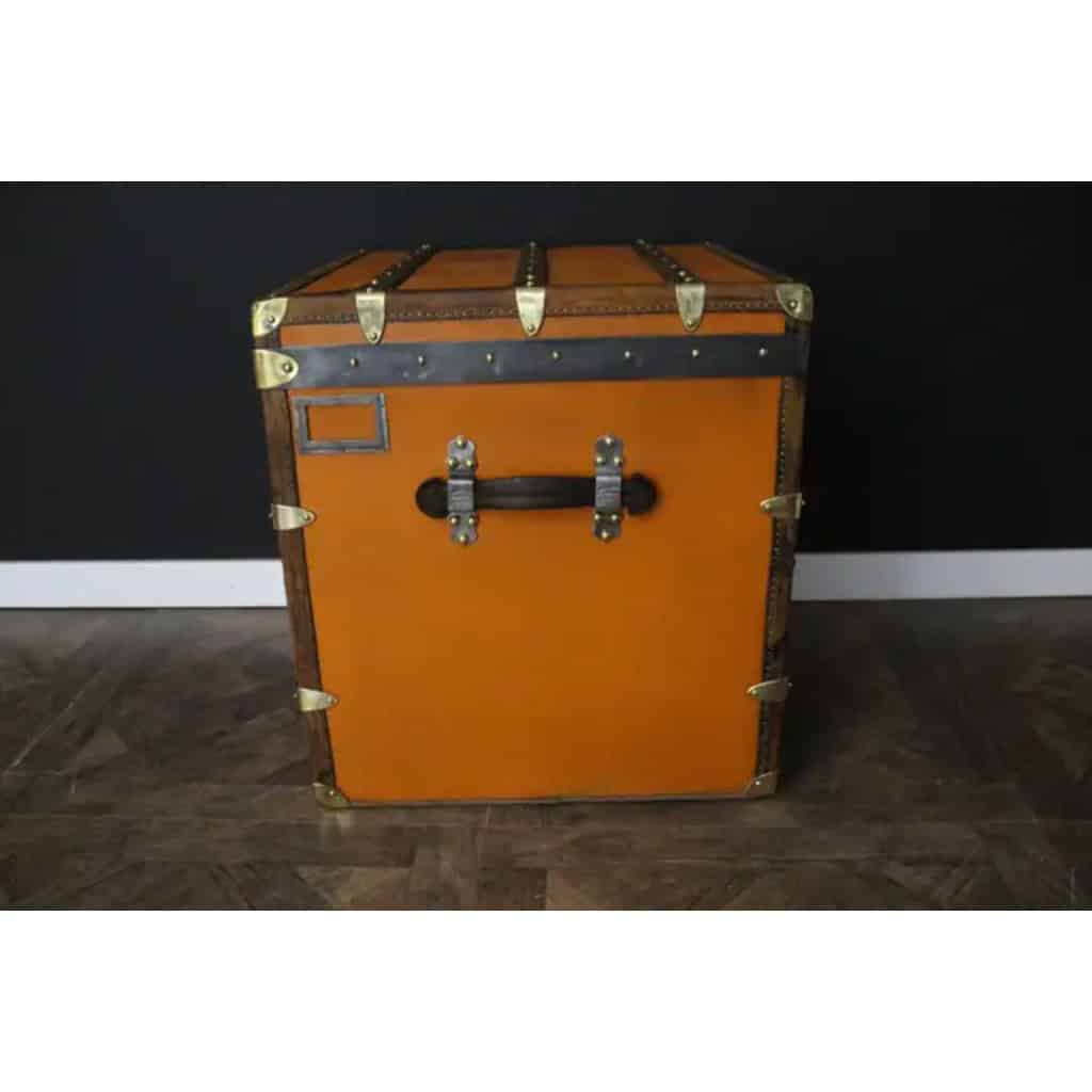 Malle Moynat à chapeaux , forme cube en toile orange. 7
