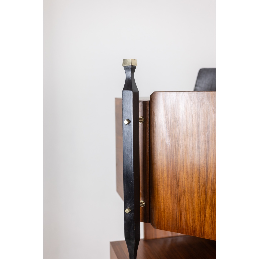Paire de cabinets italiens en placage de teck. Années 1960. LS65632009/2P 4