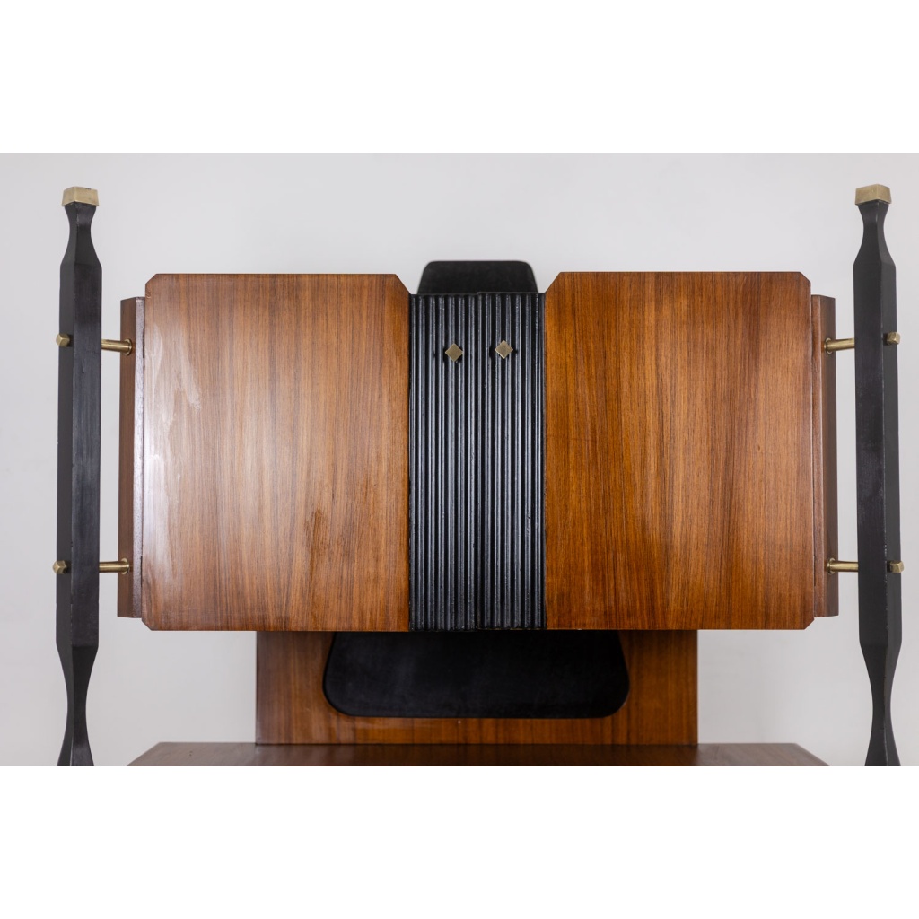 Paire de cabinets italiens en placage de teck. Années 1960. LS65632009/2P 7