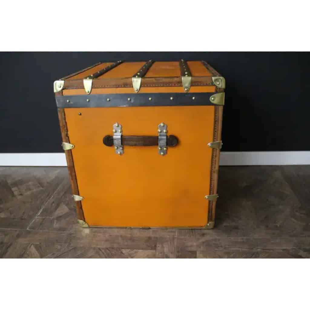Malle Moynat à chapeaux , forme cube en toile orange. 11