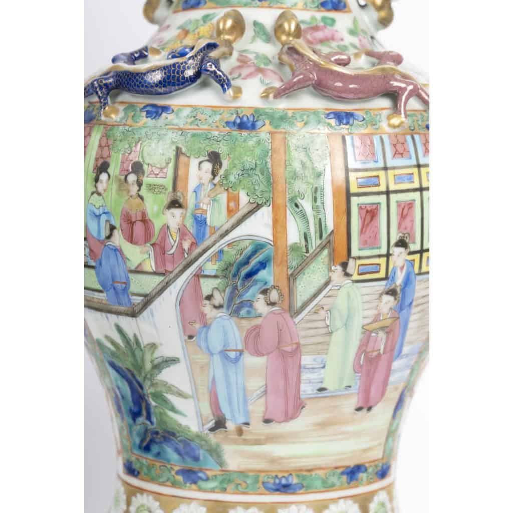 Paire de vases Canton pouvant former des lampes , XIXème siècle. 9