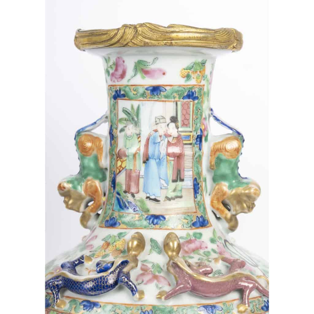 Paire de vases Canton pouvant former des lampes , XIXème siècle. 8