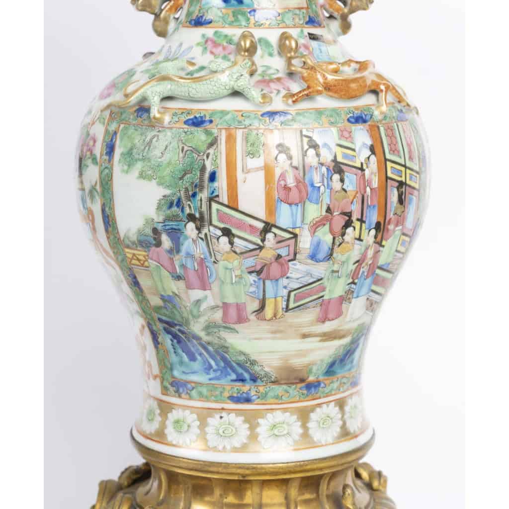 Paire de vases Canton pouvant former des lampes , XIXème siècle. 12