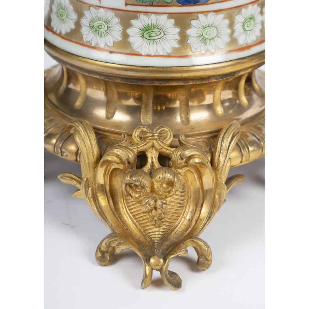Paire de vases Canton pouvant former des lampes , XIXème siècle. 16