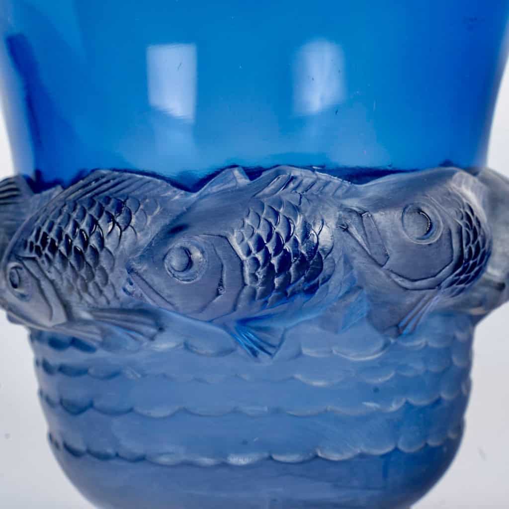 1930 René Lalique – Vase Piriac Verre Bleu Saphir Patiné Blanc 5