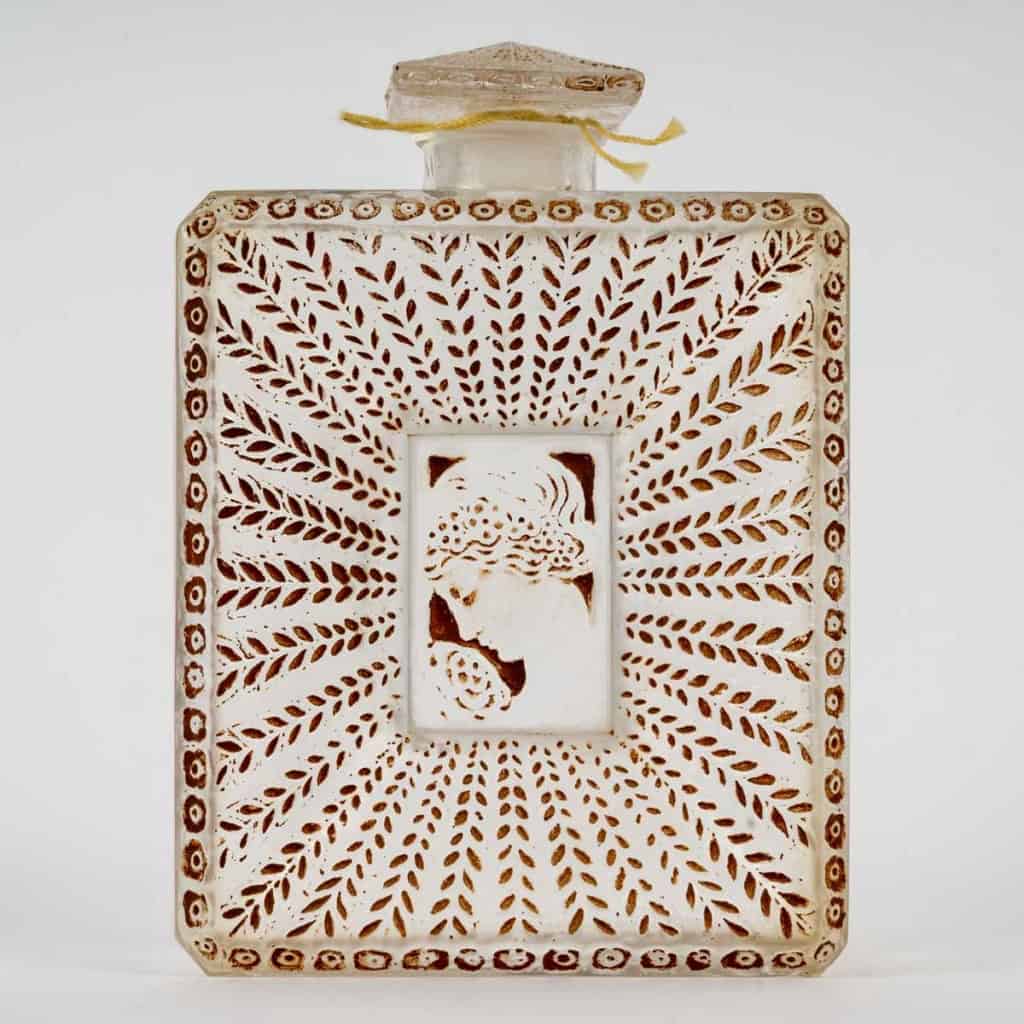 1925 René Lalique – Flacon La Belle Saison Verre Blanc Patiné Sépia pour Houbigant 6